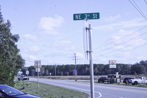 This photo shows the short jaunt from NE 4th Street to NE 3rd Street - about 80 yards. NE 4th St. empties into U.S. 129 directly opposite the white truck on the left. Strawberry Fields RV residents wouldn't mind being able to make that short drive in their golf carts to NE 3rd St., the street that takes them all the way to Walmart.