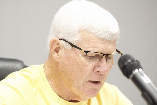 Commissioner Norman Weaver complained about the do-nothing city commission but ultimately saw the board support Commissioner Rollin Hudson's plan to invite two power companies into the city.