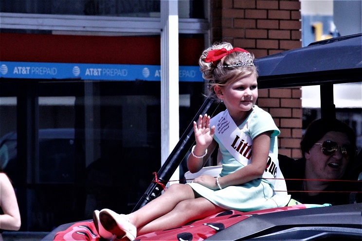 Chiefland Little Watermelon Queen Emma Bowdoin waves to the crowd along the parade route.