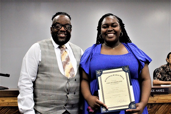 Chiefland High School Senior Honored as Student of the Month Chiefland City Commissioners honored their Student of the Month at the June 12 board meeting. Commissioner Lance Hayes presented Kyajah Graham with the award. The Chiefland High School senior is pleasant and works extremely hard to accomplish her goals. She is determined and self-driven to succeed no matter the obstacles. Kyajah will put forth her best efforts to gain great achievements. Along with receiving her certificate for Student of the Month from commissioners, Kyajah was given a $20 Walmart gift card courtesy of Chiefland Rotary Club. ----------------- Photo by Terry Witt: Chiefland City Commissioner Lance Hayes presents Kayjah Graham with her Student of the Month Award. City of Chiefland Regular Meeting June 12, 2023 Posted June 18, 2023