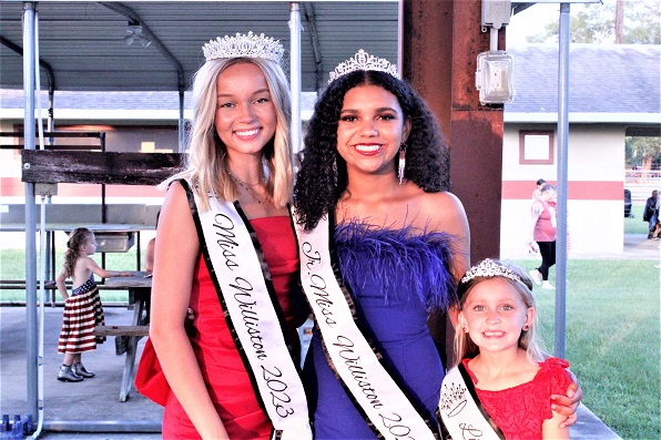 The city's royalty, Miss Williston Mary Carolyn Boyer, Jr. Miss Williston Amirah Grimes, and Little Miss Williston Emery Cain were hand for the Independence Day celebration.